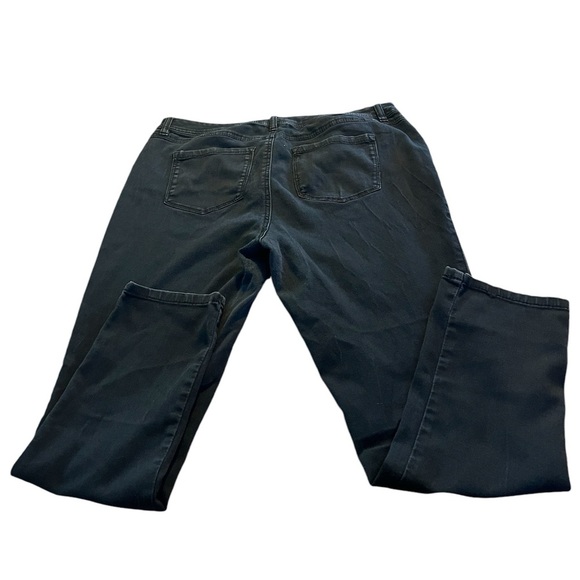 Avenue Women’s Plus Size Black Dark Washed Jeans Size 18! Jegging SKINNY - Picture 3 of 3